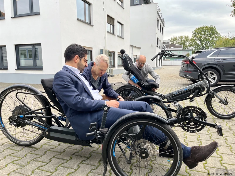 Kaweh-Mansoori-bei-hp-velotechnik-trike